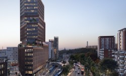 Valet föll på nya landmärket Sickla Central